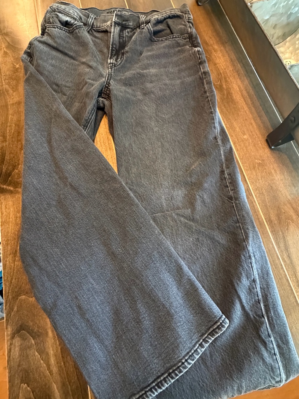Teen/Womens distressed Black baggy jeans from American Eagle